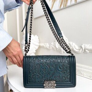 Authentic Chanel old Boy Cordoba Rare Leather dark blue crossbody bag B1014